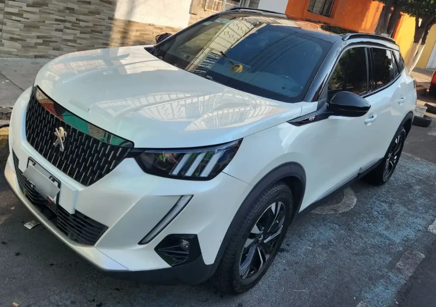 Peugeot 2008 GT 2025 blanca de MH Turismo & Transportes, unidad para traslados de hasta 4 pasajeros en Aguascalientes